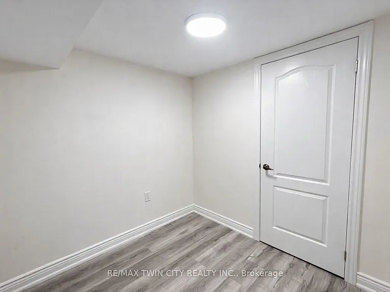592 Blair Creek Dr W #BASEMENT — Photo 2