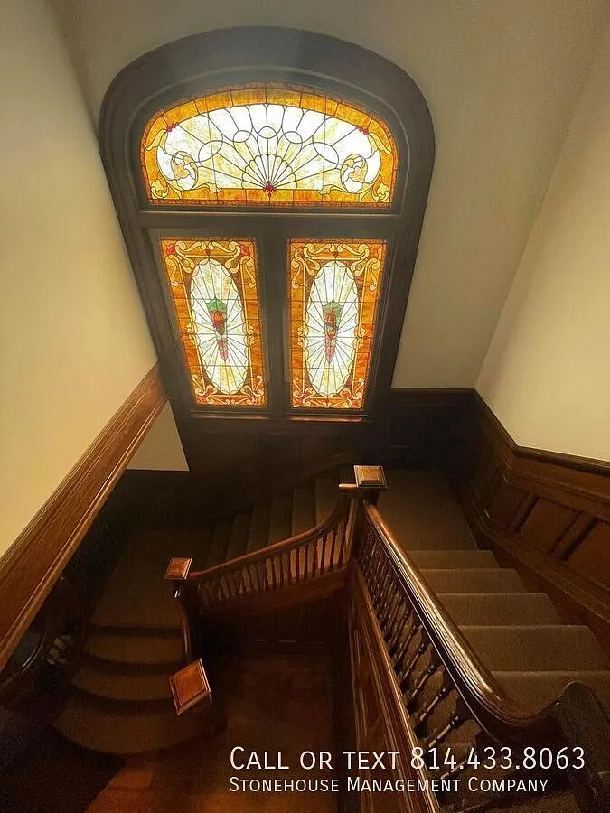 Cool studio in beautiful downtown mansion! — Photo 2