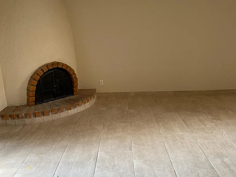 925 E Beryl Ave — Photo 1