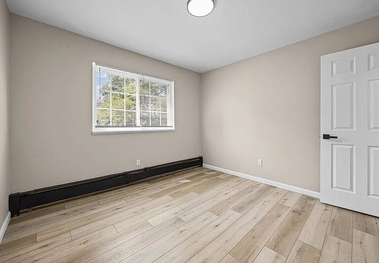 Holcomb Village Apartments — Photo 21