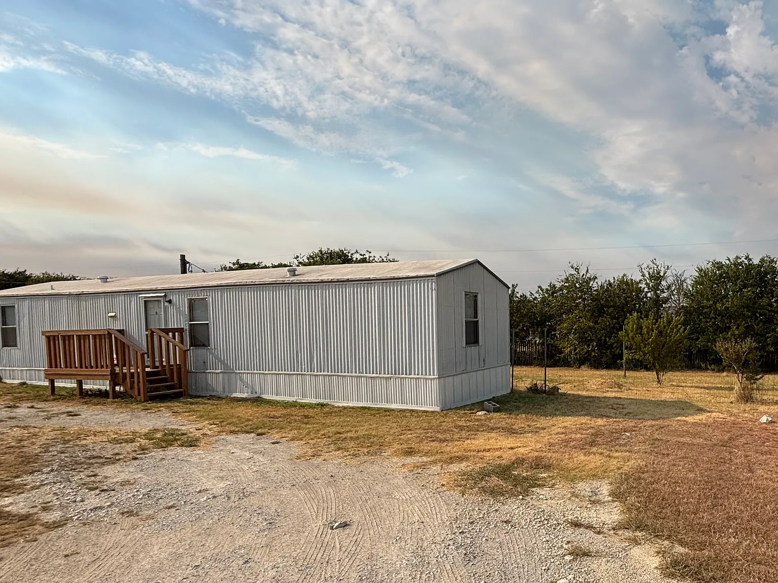 3 bed, 784 sqft, $1,050 — Photo 2