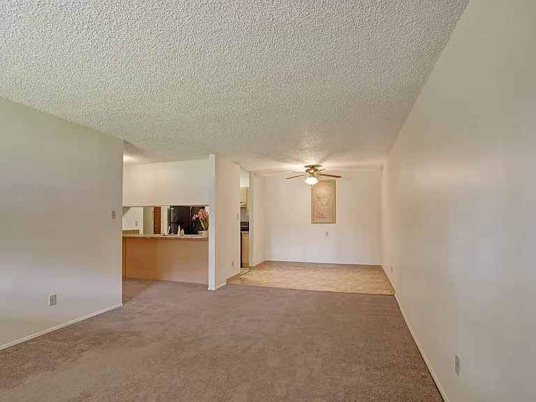 87 Stirling Rd NW — Photo 8