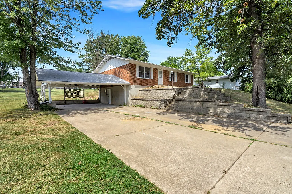 3 bed, 1350 sqft, $2,000 — Photo 3