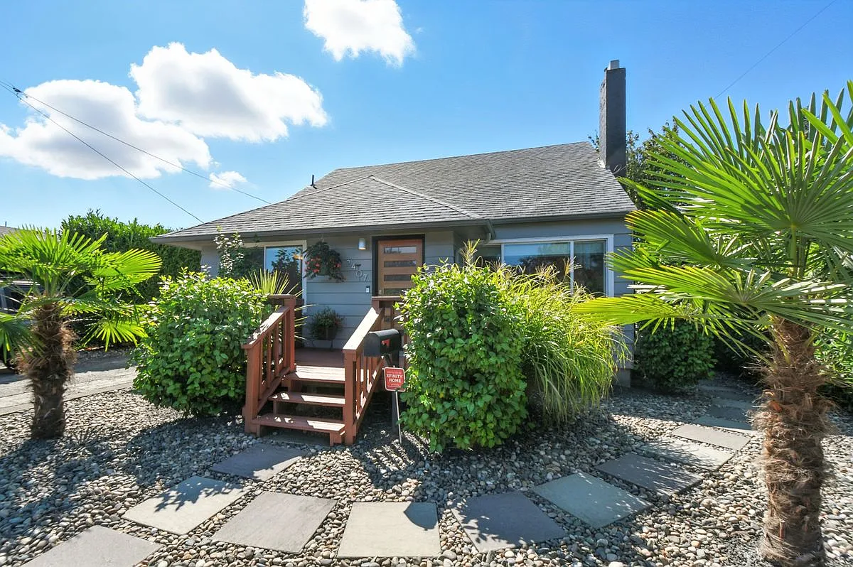 3 bed, 3.0 bath, 2500 sqft, $3,500 — Photo 1