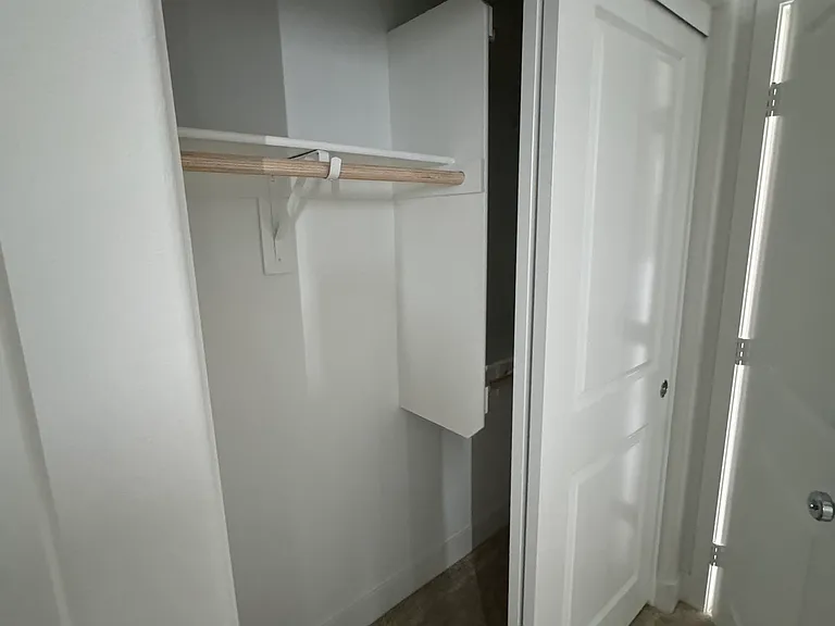 674 Edward Scholle Dr — Photo 2