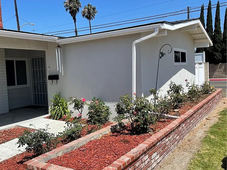 7901 Rhine Dr — Photo 2