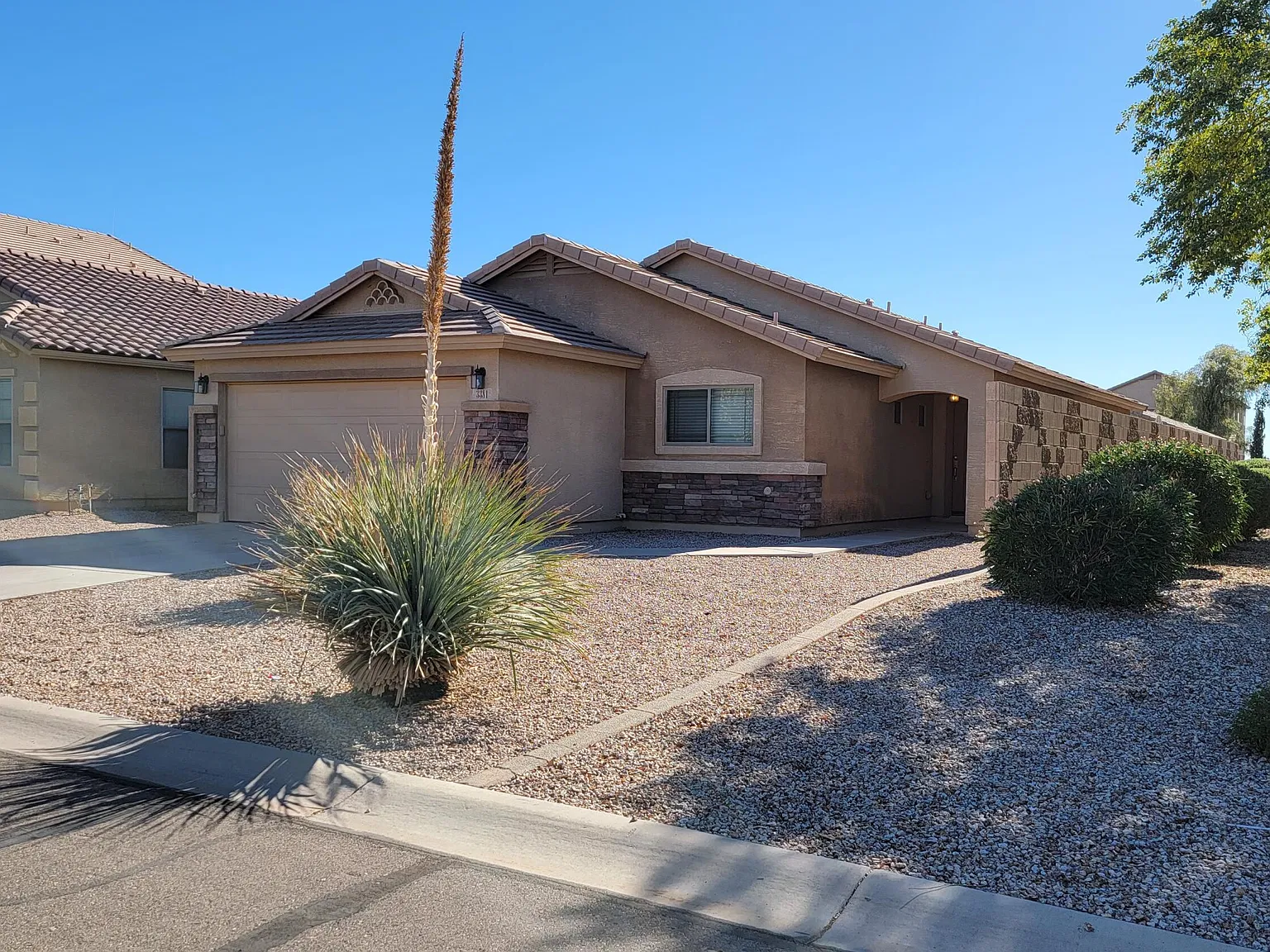 3 bed, 2.0 bath, 1395 sqft, $1,750 — Photo 2