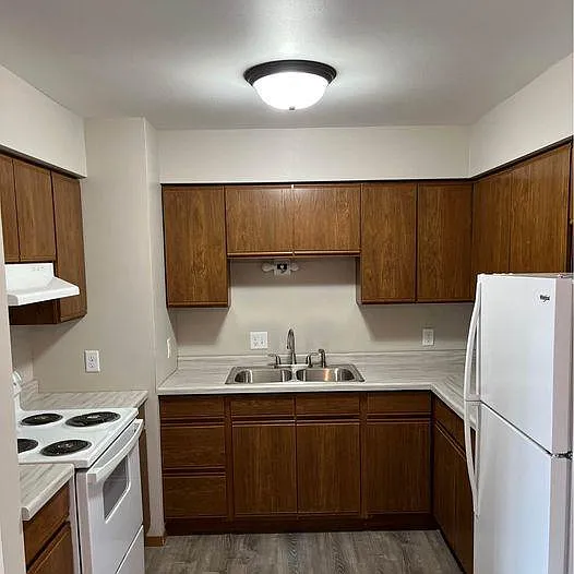 355 E State St — Photo 3