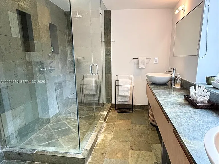 1520 Michigan Ave #1 — Photo 9