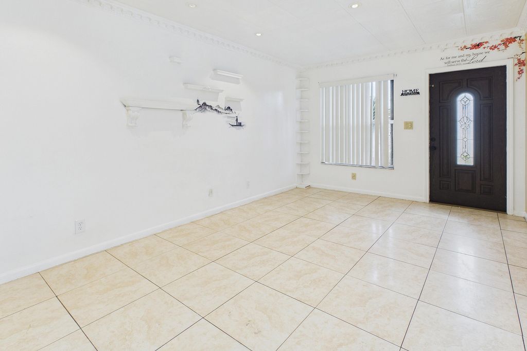 3200 NW 5th Ter APT 24, photo 8