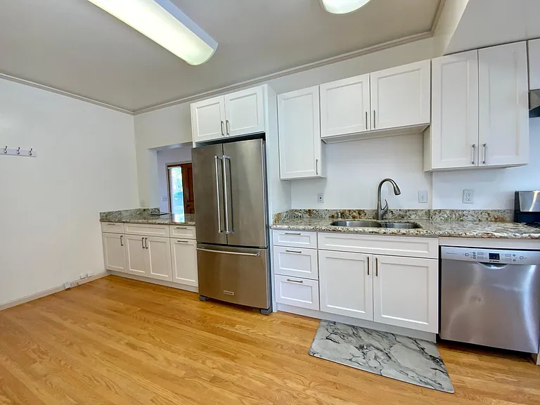 823 D St — Photo 33