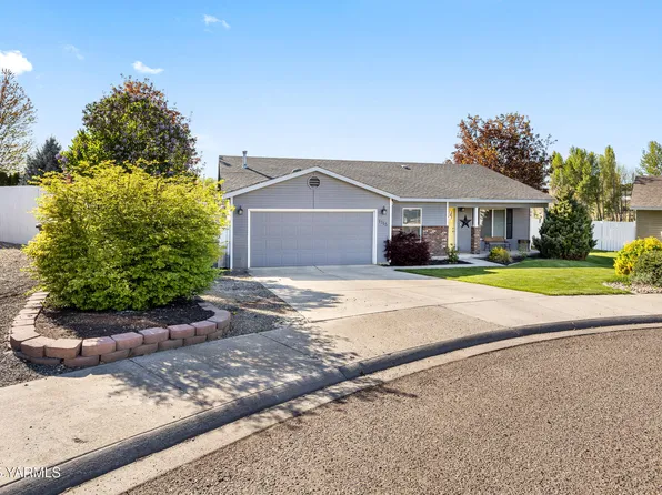 1115 Reo Dr, Zillah, WA 98953