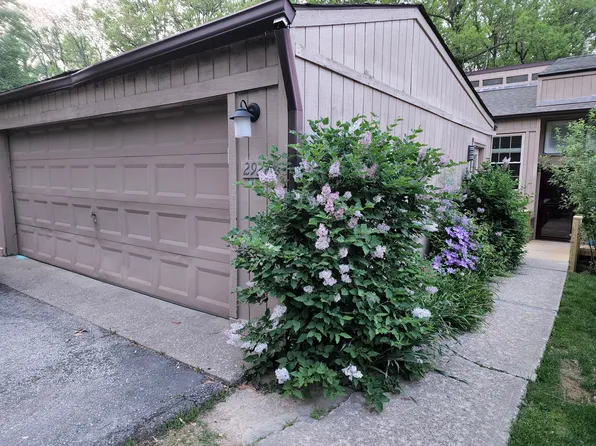 2928 W Winterberry Ct #4, Bloomington, IN 47404