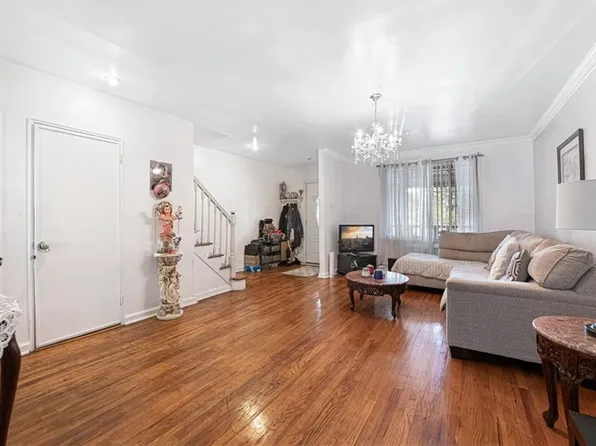 1931 East 52nd Street image 4 of 21