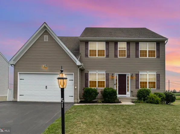 51 E Imperial Dr, Aspers, PA 17304