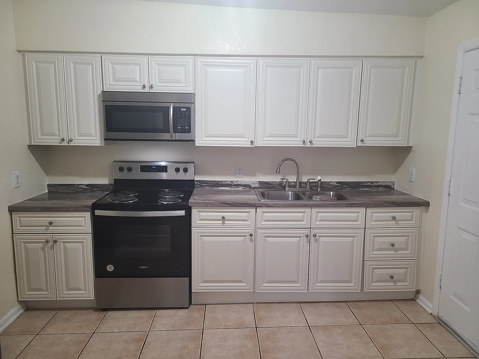 2 bed, 700 sqft, $950 — Photo 2