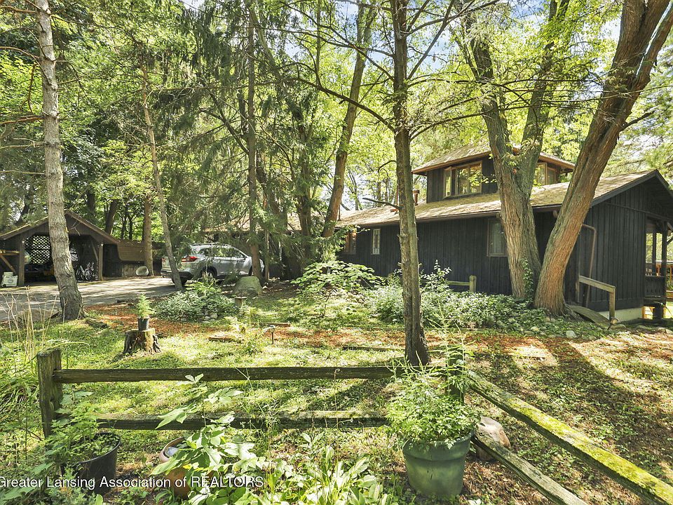 1st image of 525 N Cedar Rd