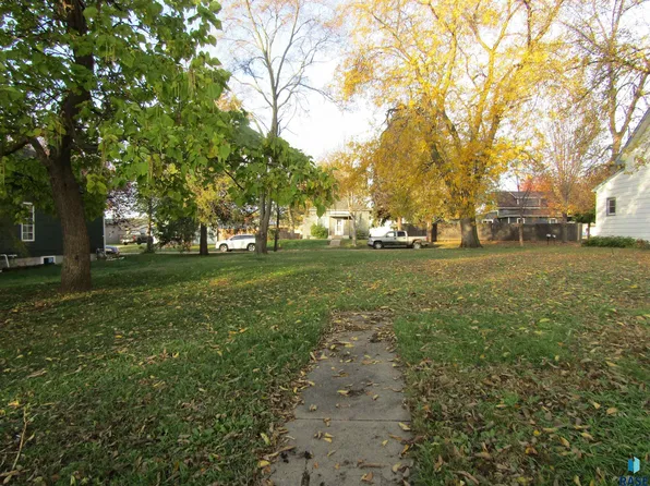 106 N Mundt Ave, Hartford, SD 57033