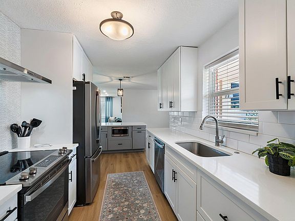 3rd image of 1401 N Lake Court