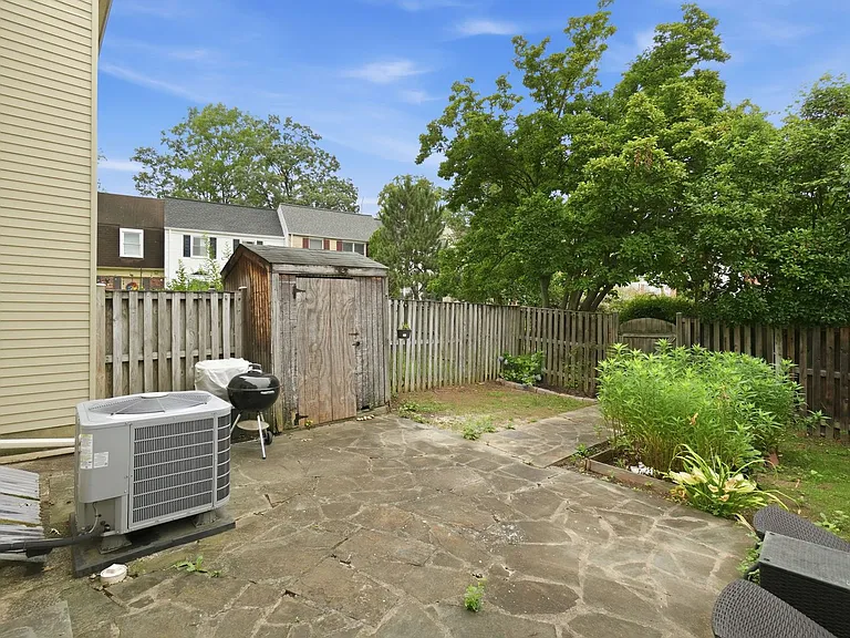 9018 Jersey Dr — Photo 24