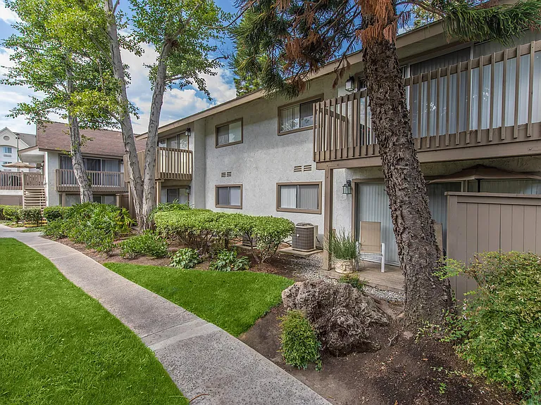 12851 Haster St — Photo 32