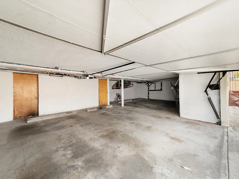 375 E 36th St #6 — Photo 30