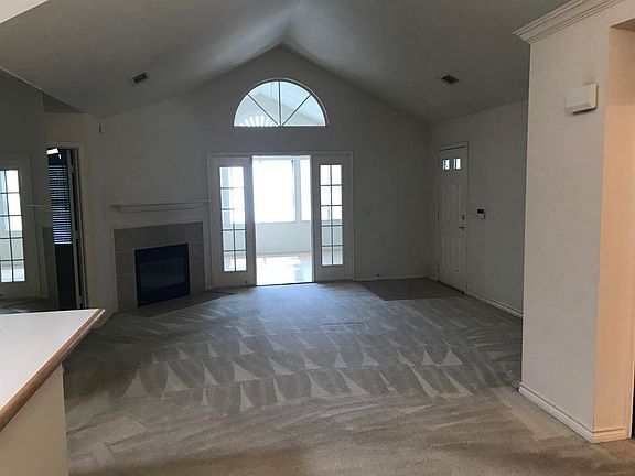 2nd image of 909 Bridges Dr
