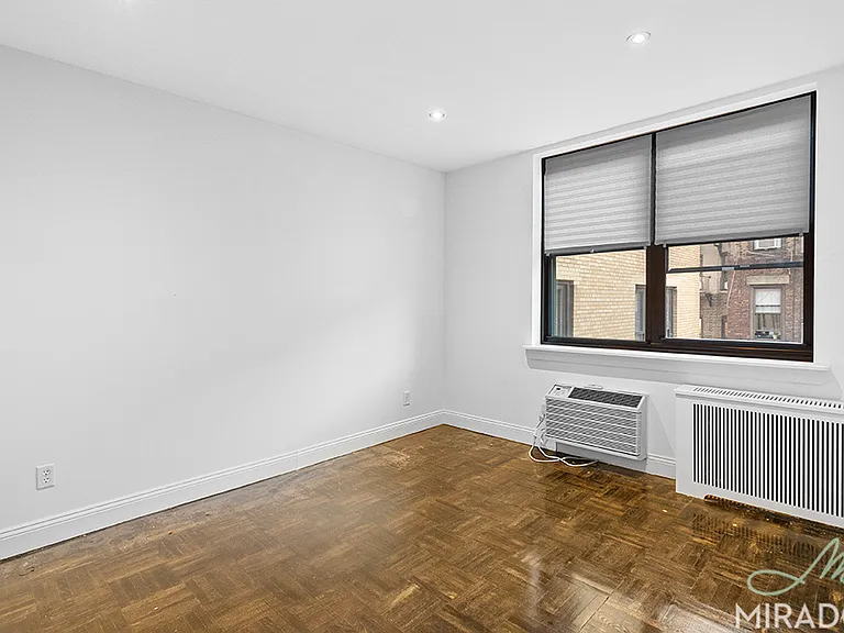 255 W 14th St #5J — Photo 5