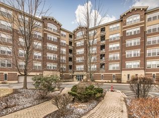 9350 Skokie Blvd UNIT 201, Skokie, IL