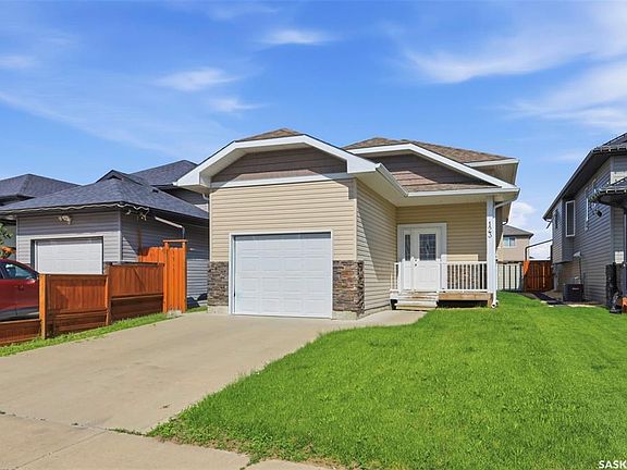 2nd image of 123 Henick CRESCENT