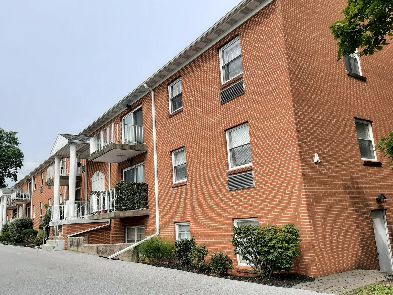2 bed, 9999 sqft, $874 — Photo 2