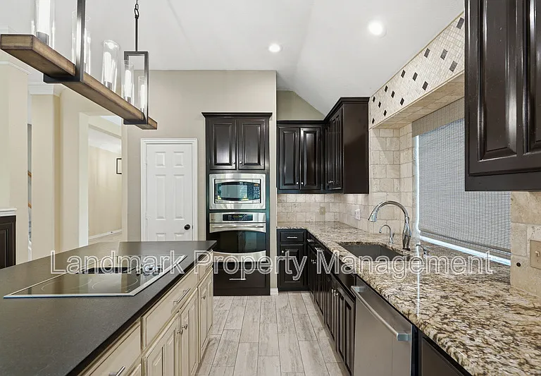 900 Muirfield Dr — Photo 12