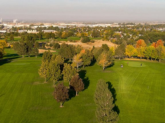 10 minutes to Ridgecrest Golf Club