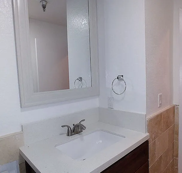 Five Star Suites — Photo 121