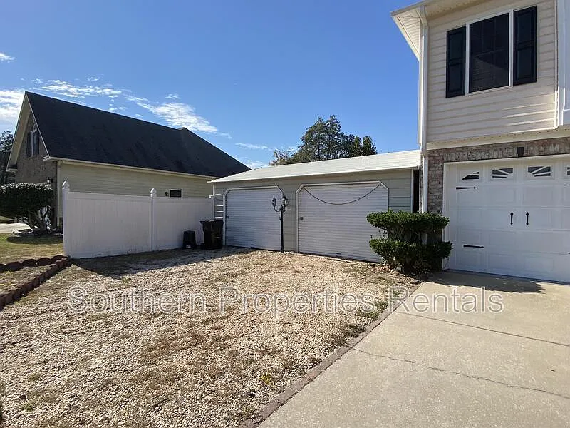 4 bed, 3.0 bath, 2415 sqft, $2,300 — Photo 3