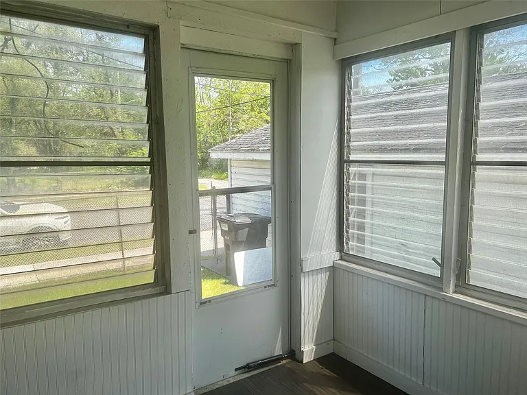 15518 Meyers Rd — Photo 16