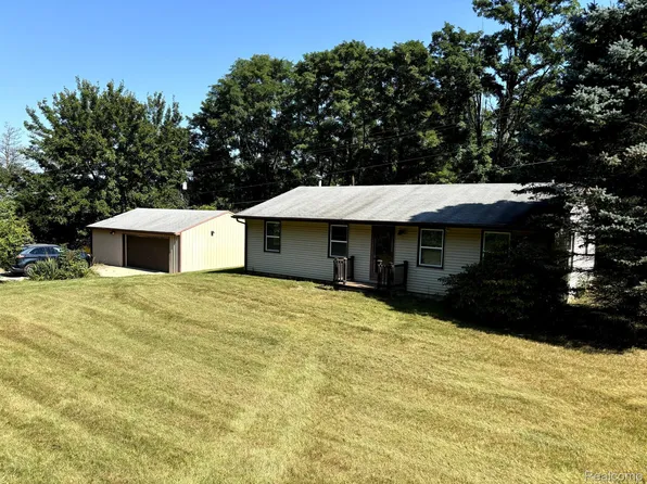 5047 Rochester Rd, Dryden, MI 48428