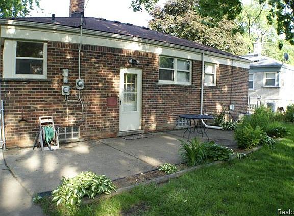4th image of 10051 E Clements Cir