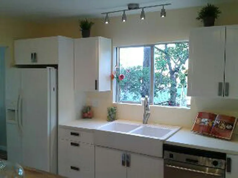 2270 Boundary St — Photo 2