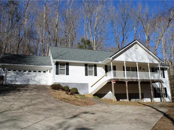 197 Holly Ln, Dahlonega, GA 30533