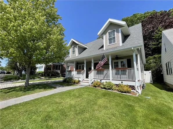 40 Keeher Ave, Newport, RI 02840