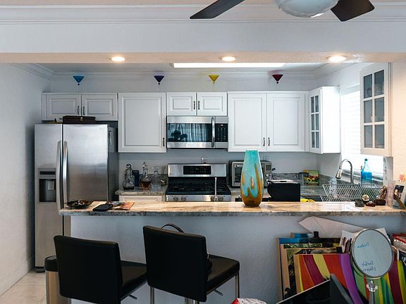 2nd image of 720 Collins Ave APT 501