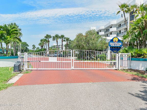 2nd image of 300 Columbia Dr #4042