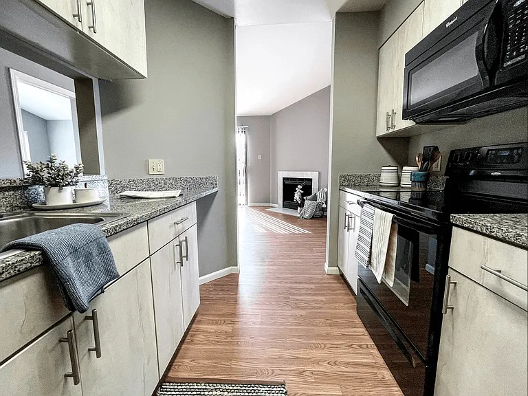 South Summit Apartments — Photo 17