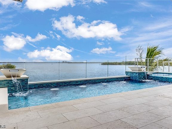 2nd image of 15 Bayview Blvd