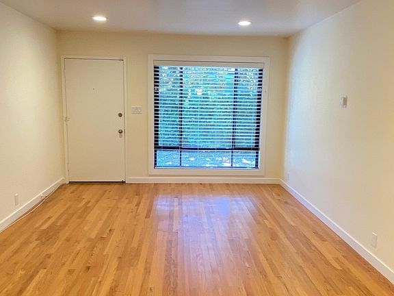 4th image of 366-368 Redwood Ave