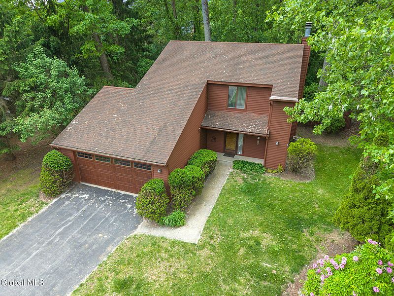 4th image of 64 Algonquin Road