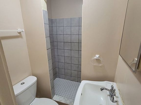 3rd image of 445 Delmar Ter S APT 6