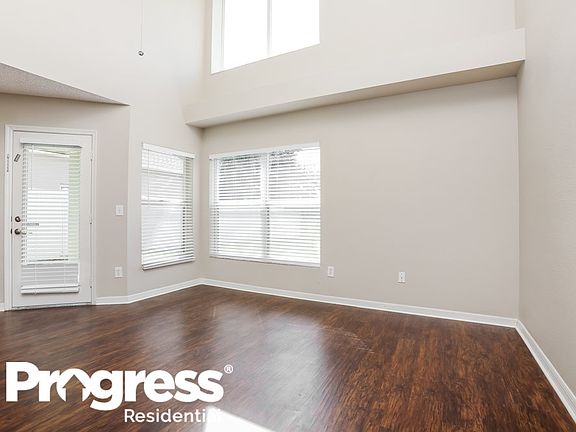 4th image of 1212 Lake Blue Cir