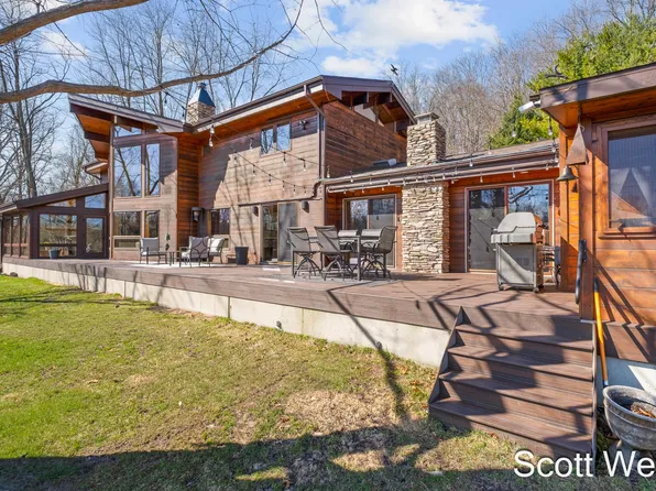 2870 Grand River Dr NE, Grand Rapids, MI 49525